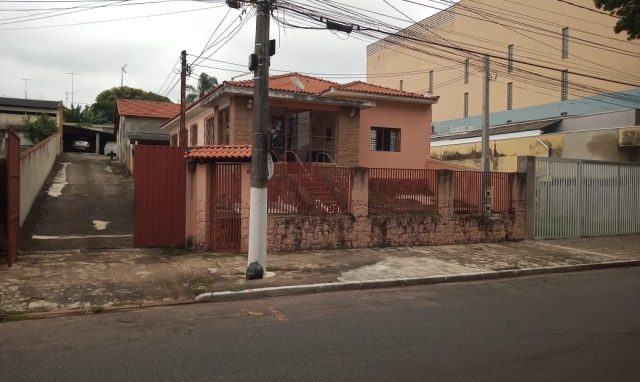 Casa – Av. Samuel Martins